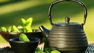 A teapot of green tea for weight loss