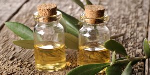 Tea tree oil for dandruff natural treatment