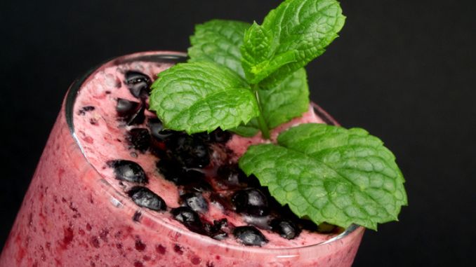 triple berry kiwi smoothie- Best Immunity Drinks